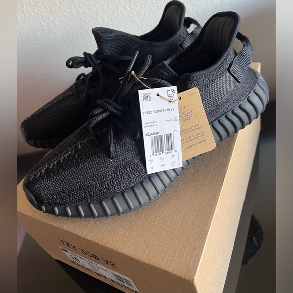 Adidas YEEZY BOOST 350 V2 'ONYX' size 10 NWT - Picture 3 of 7